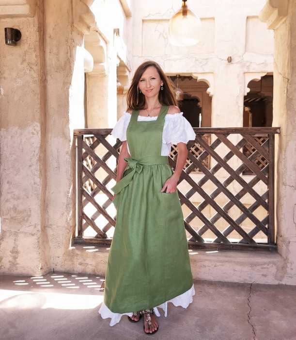 Linen Laurel Apron 002.jpg