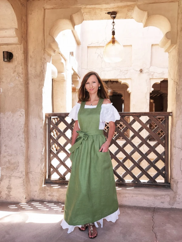 Linen Laurel Apron 02.jpg