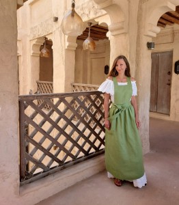 Linen Laurel Apron.jpg