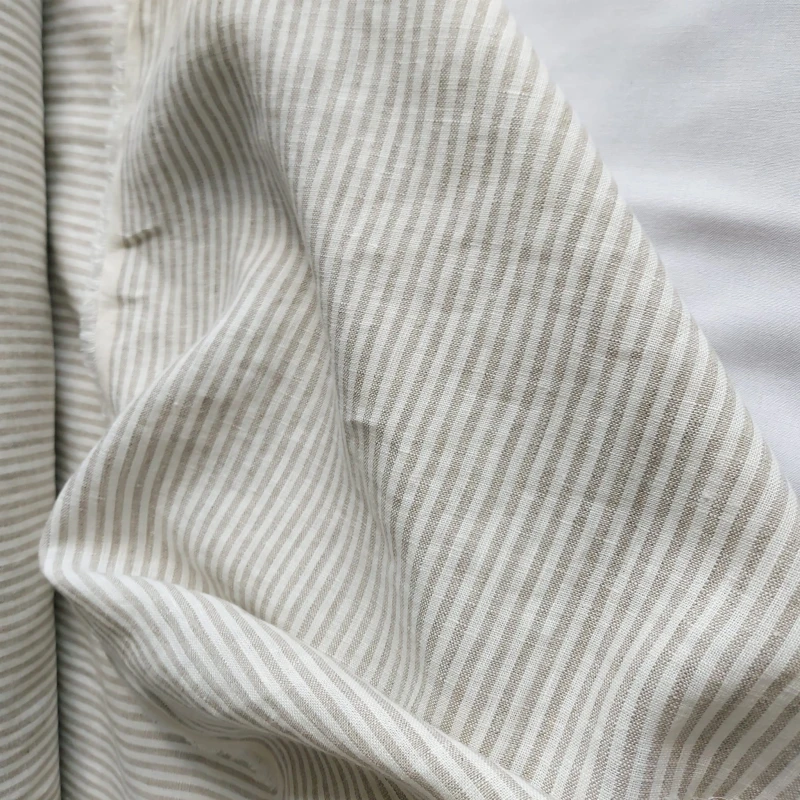 Beżowo-białe paski, len w paski