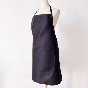 Bawełniany fartuch czarny z kieszonką LINENCHARM