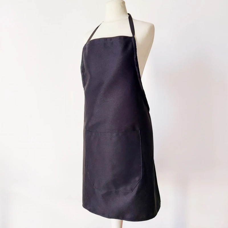 Bawełniany fartuch czarny z kieszonką LINENCHARM