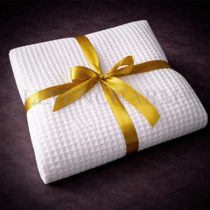 LC White  Bath Towel LinenCharm 03.jpg